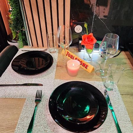 Jungle House Avec Jacuzzi A 10 Min De Disneyland -Taille Chambre- Conde-Sainte-Libiaire Esterno foto