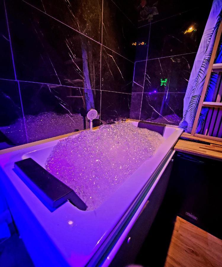 Jungle House Avec Jacuzzi A 10 Min De Disneyland -Taille Chambre- Conde-Sainte-Libiaire Esterno foto