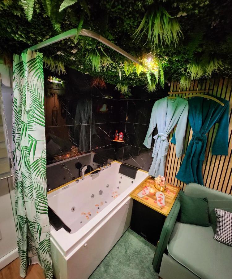 Jungle House Avec Jacuzzi A 10 Min De Disneyland -Taille Chambre- Conde-Sainte-Libiaire Esterno foto