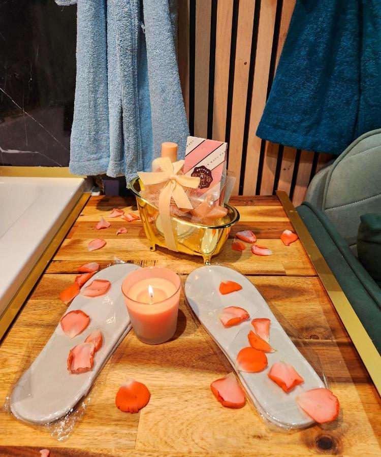 Jungle House Avec Jacuzzi A 10 Min De Disneyland -Taille Chambre- Conde-Sainte-Libiaire Esterno foto